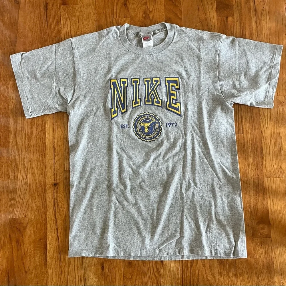 Vintage NIKE Men's Heather Gray Tee Shirt with Yellow and blue Accents Sz XL TG